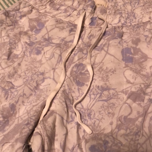 Floral joggers / capris - Picture 2 of 4